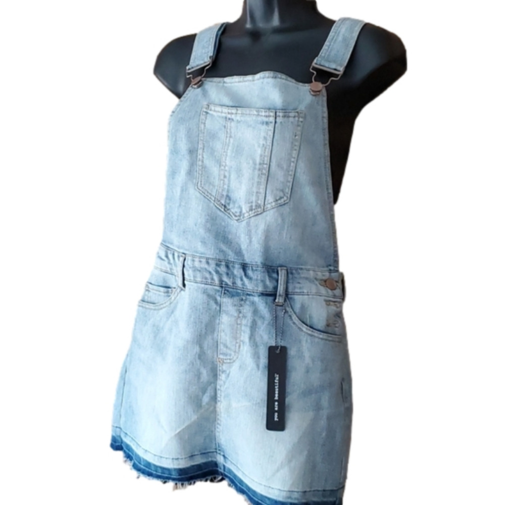 NWT!! Dollhouse Bib denim mini